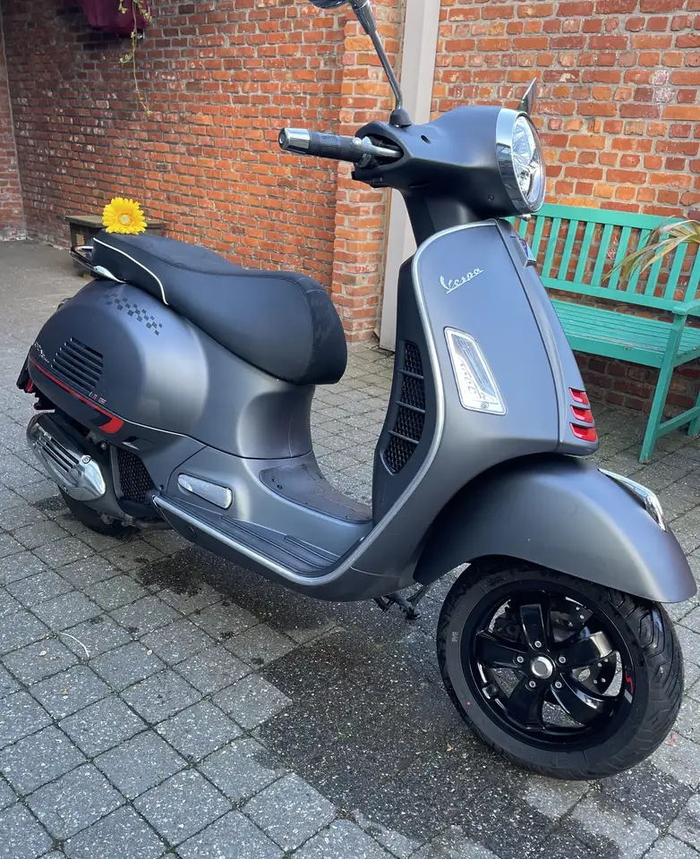 Vespa GTS Super Sport