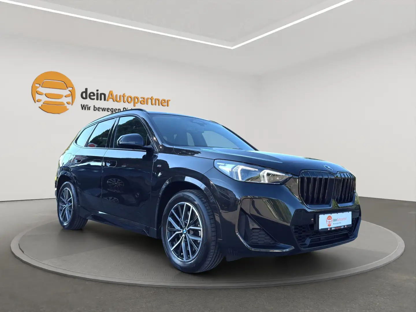 BMW X1 23 d xDrive M Sport LED/LEDER/AHK/RFK/WIDESCREEN Schwarz - 2