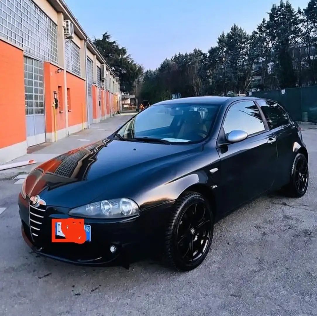 Alfa Romeo 147 3p 1.9 jtd Distinctive 120cv (PASSAGGIO COMPRESO) Nero - 1