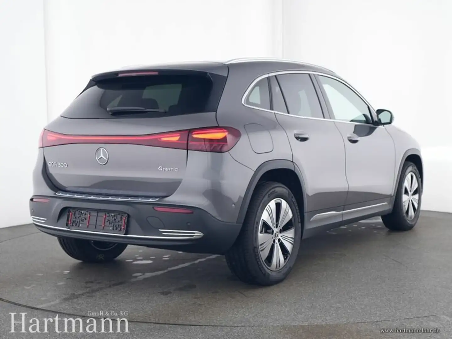 Mercedes-Benz EQA 300 EQA 300 4MATIC Advanced Distronic AHK MJ 2025 LED Grijs - 2