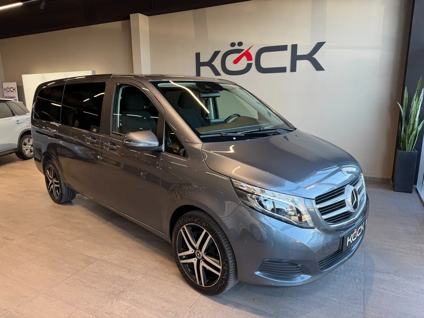 Mercedes-Benz V 250 250 CDI/BT/d 4MATIC lang Grau - 1