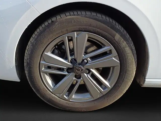 Peugeot 308 view 8