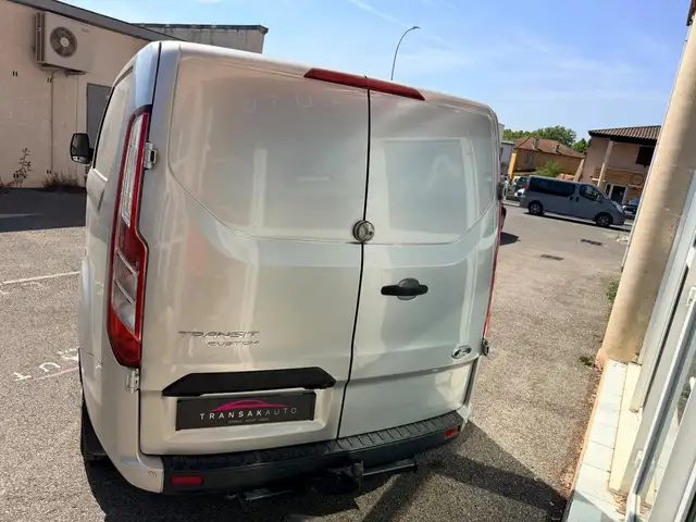 Ford Transit view 3