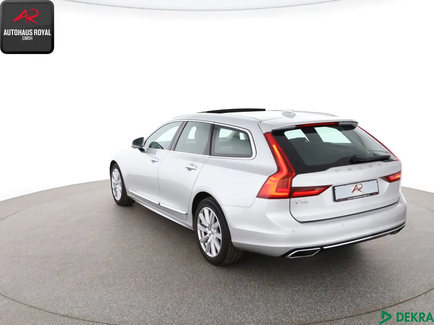 Volvo V90 V90 2.0 D5 AWD INSCRIPTION MASSAGE,B+W,360GRAD Srebrny - 2