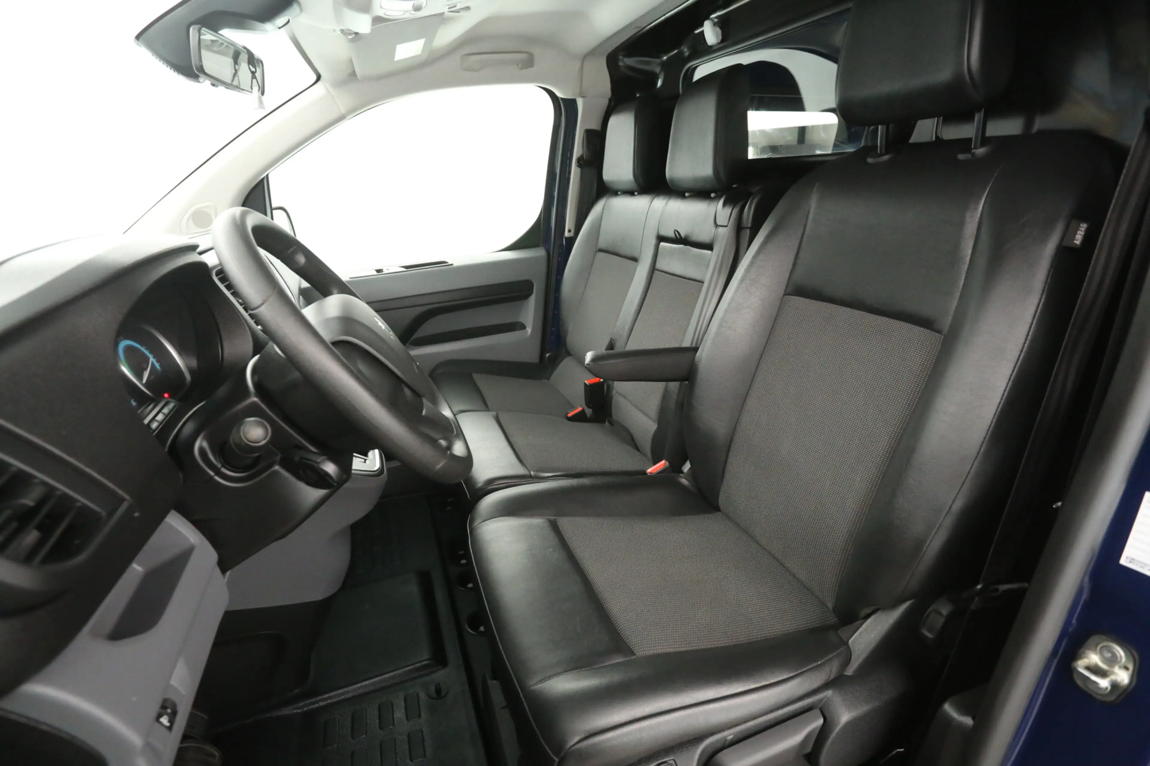 Fiat Scudo e-Scudo Peugeot e-Expert Standard Pro 75 kWh L2H1 — photo 11