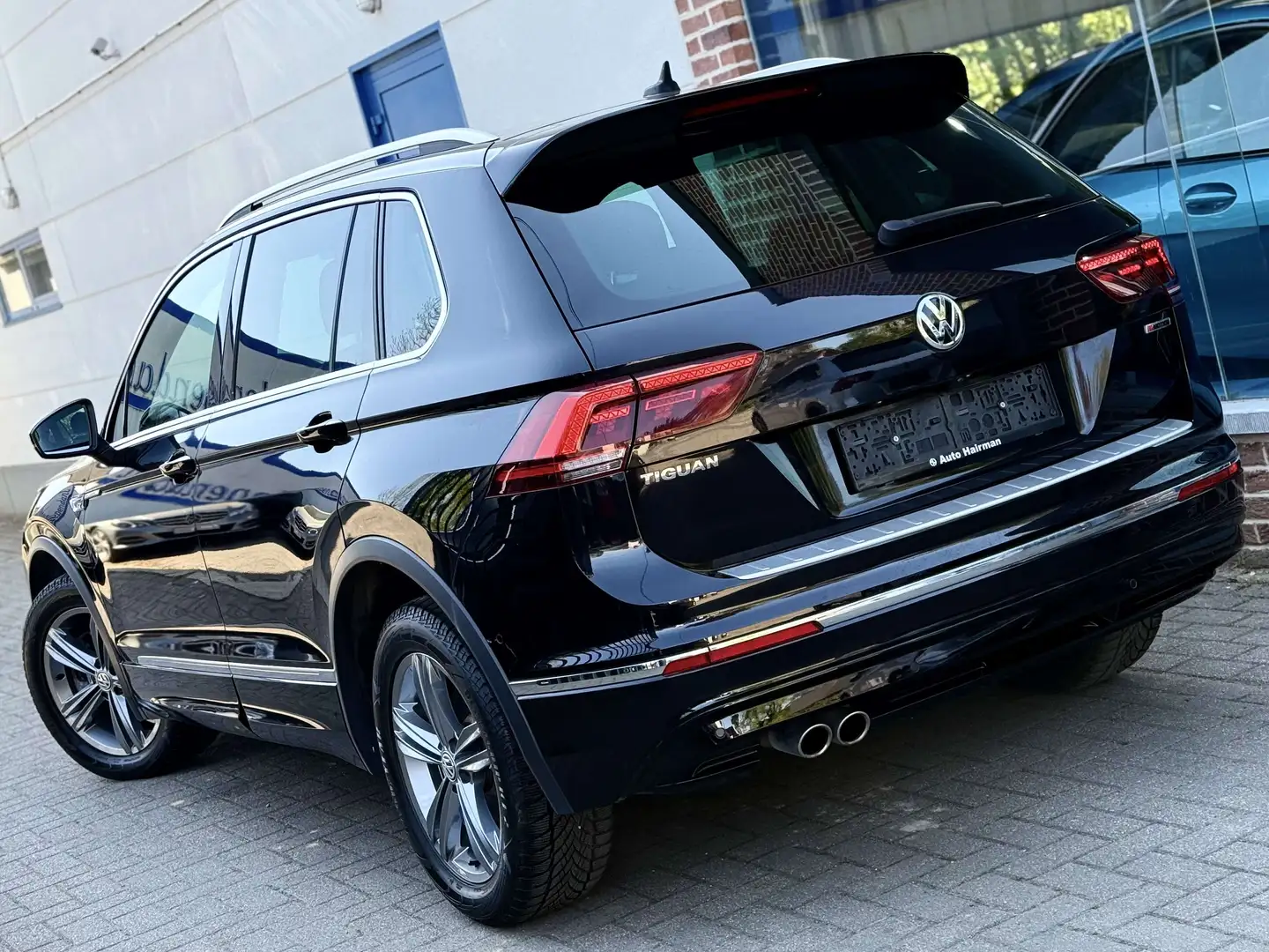 Volkswagen Tiguan 2.0 TSI DSG-7 4x4 3x R-LINE ÉDITION Zwart - 2