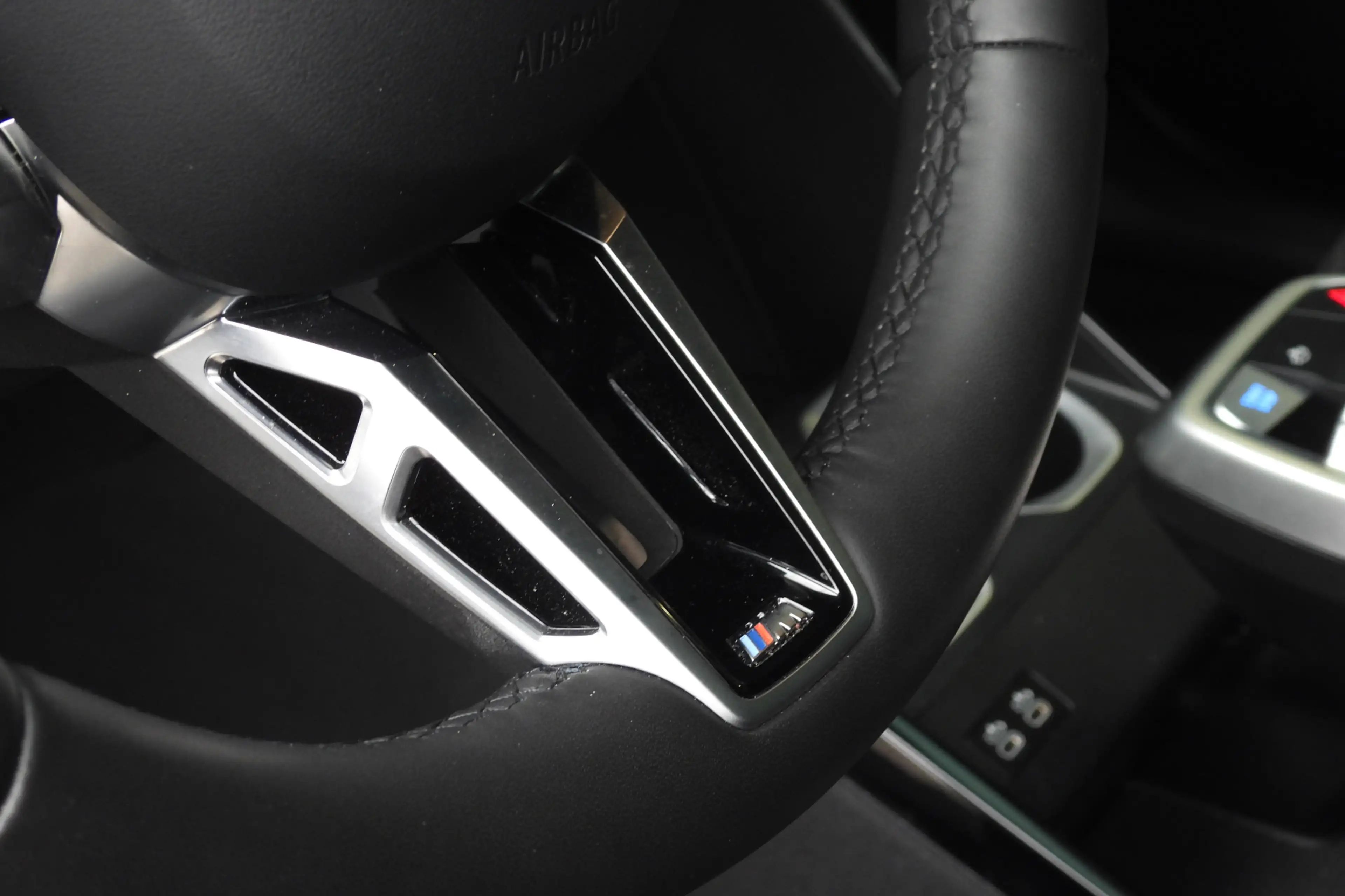 BMW iX2 eDrive20 M Sport / Panoramadak / Sportstoelen / Ac — photo 9