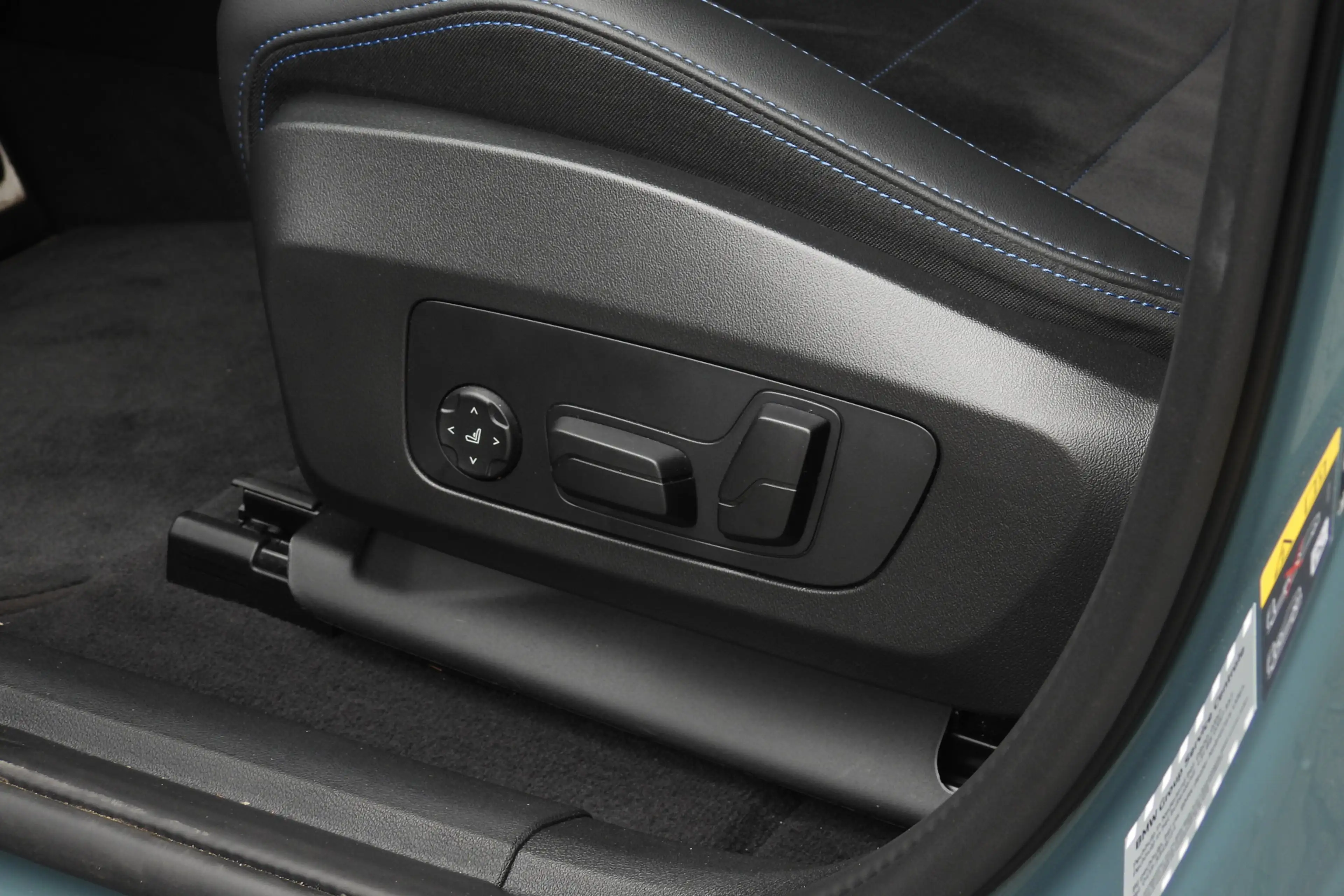 BMW iX2 eDrive20 M Sport / Panoramadak / Sportstoelen / Ac — photo 11