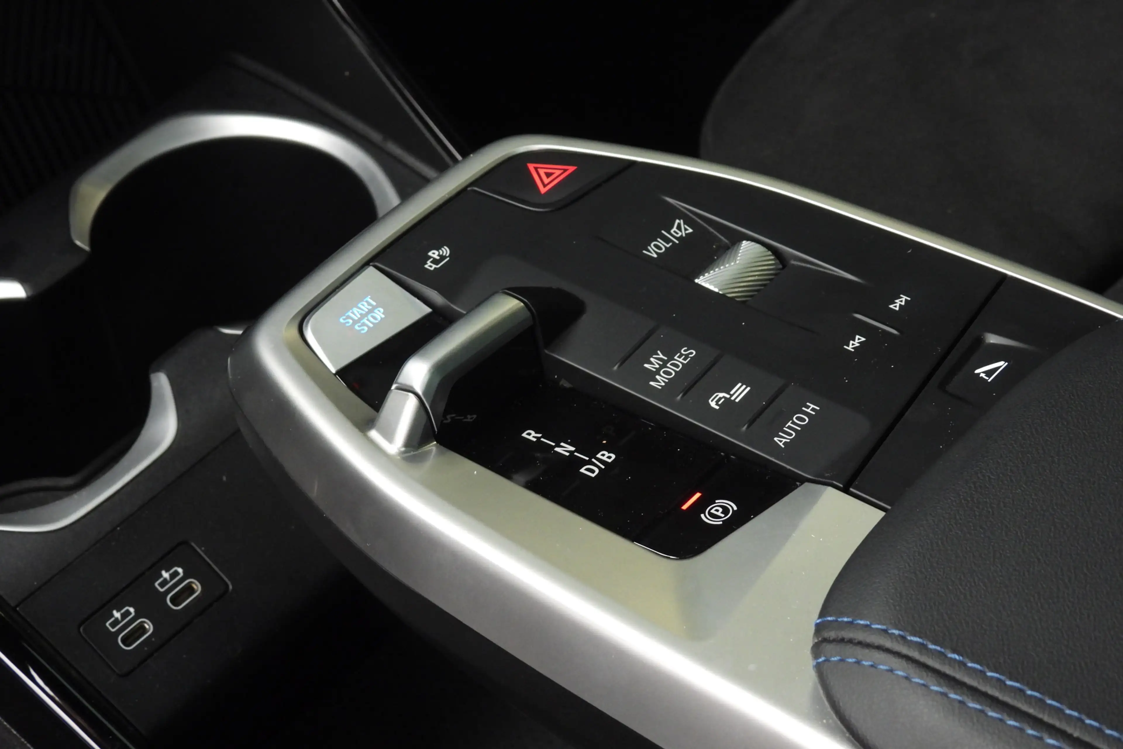 BMW iX2 eDrive20 M Sport / Panoramadak / Sportstoelen / Ac — photo 10