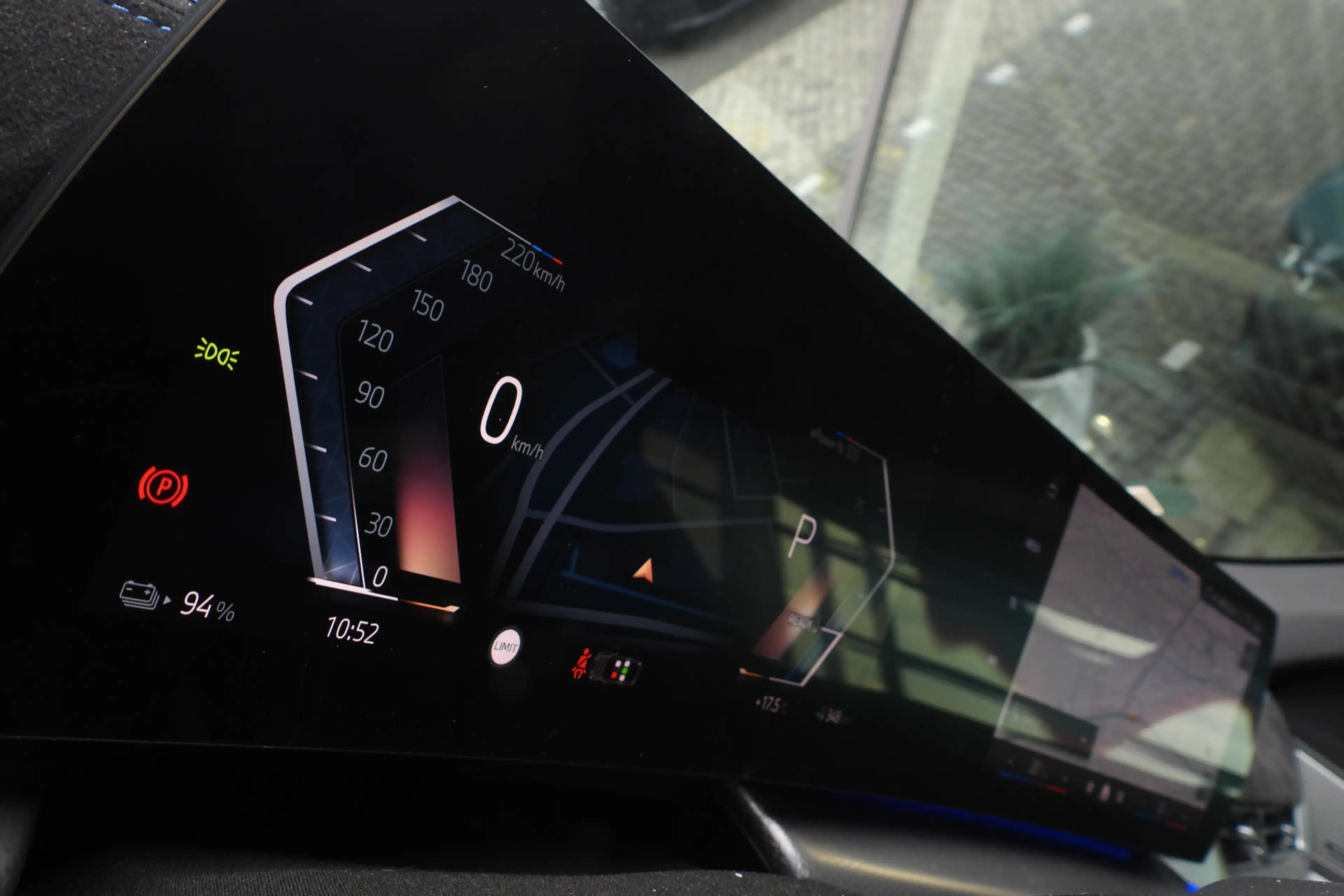 BMW iX2 eDrive20 M Sport / Panoramadak / Sportstoelen / Ac — photo 7