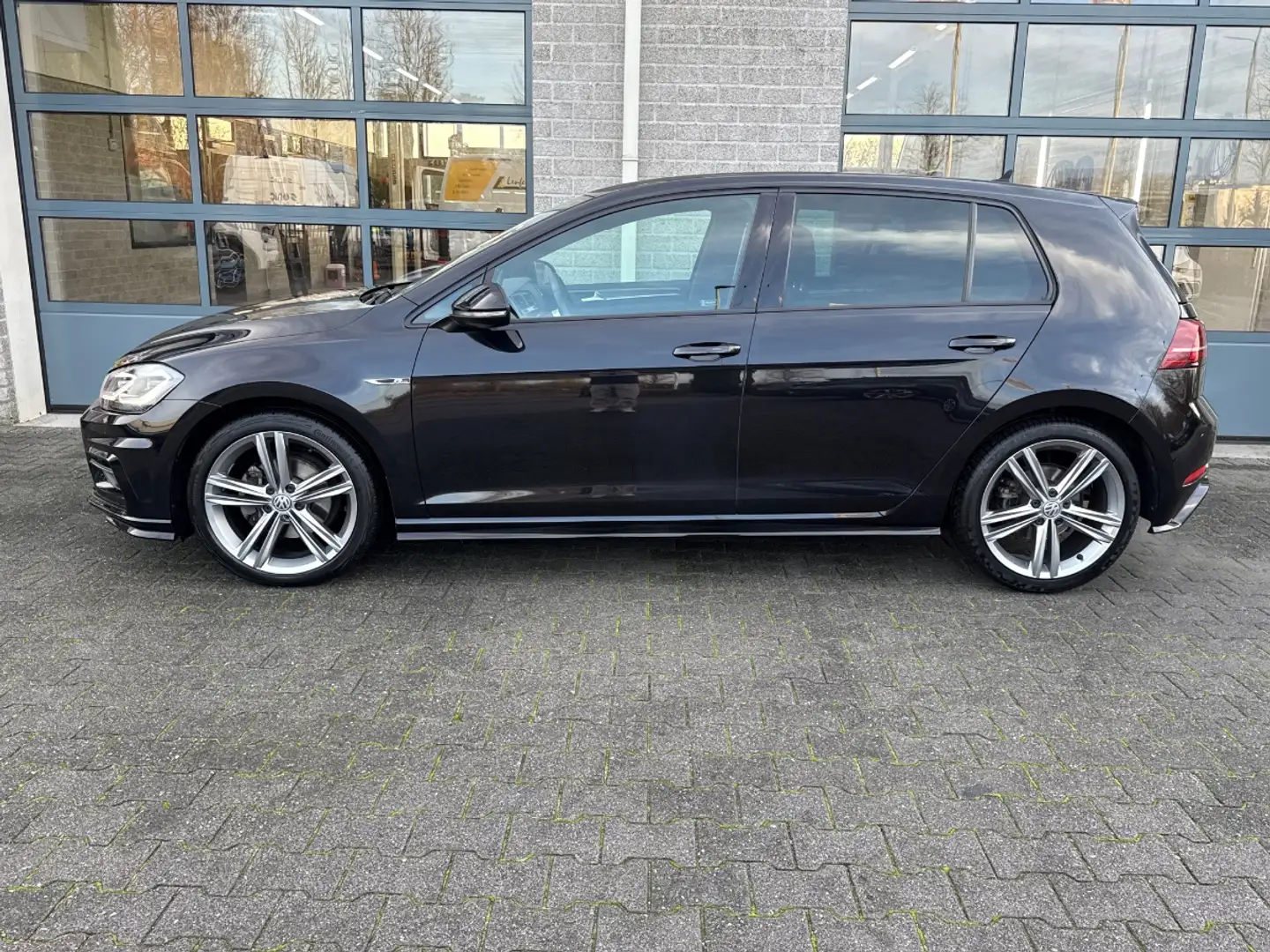 Volkswagen Golf 1.5 TSI Highline Business R |VIRTUAL COCKPIT|CARPL Zwart - 2