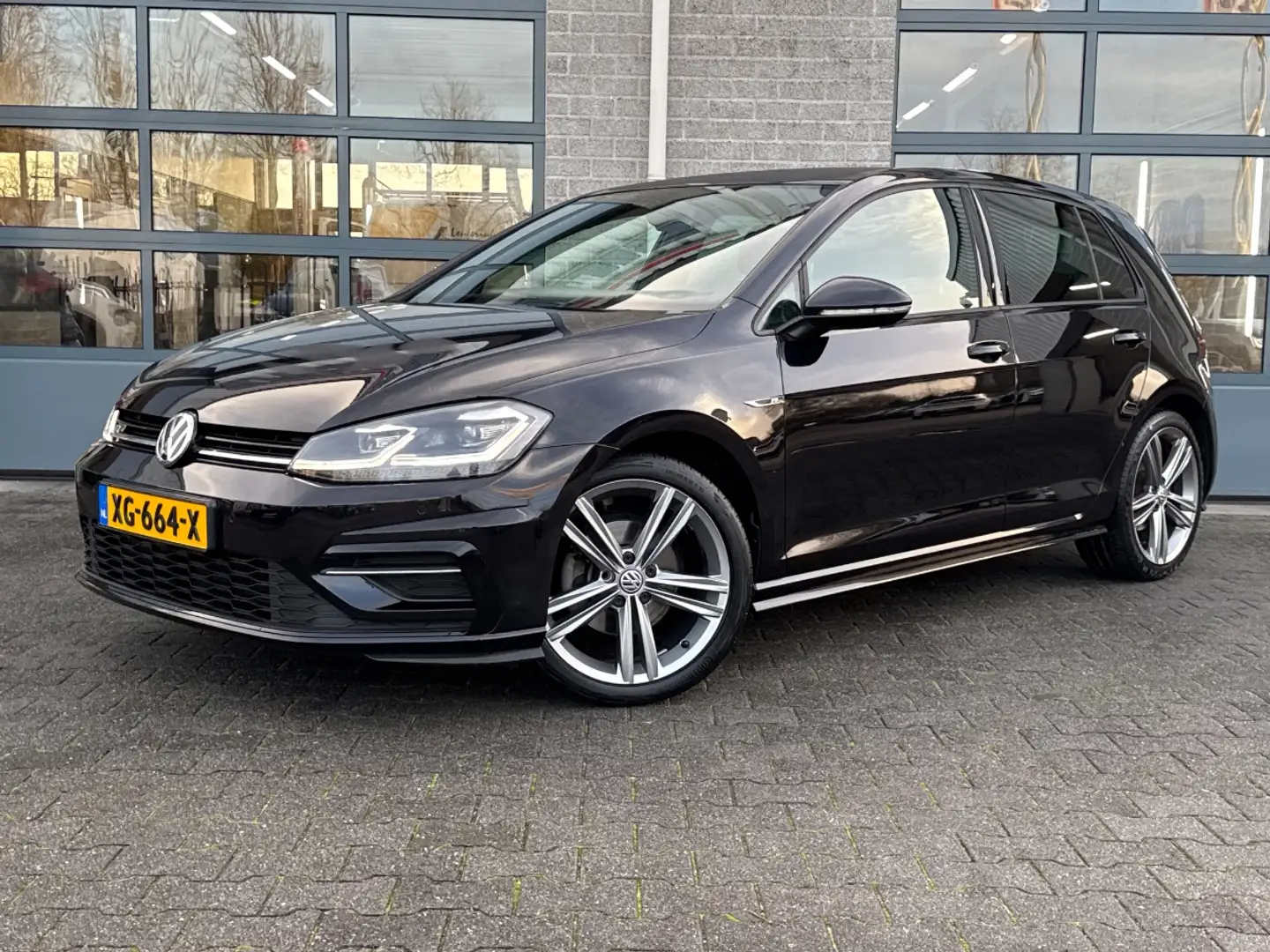 Volkswagen Golf 1.5 TSI Highline Business R |VIRTUAL COCKPIT|CARPL Zwart - 1