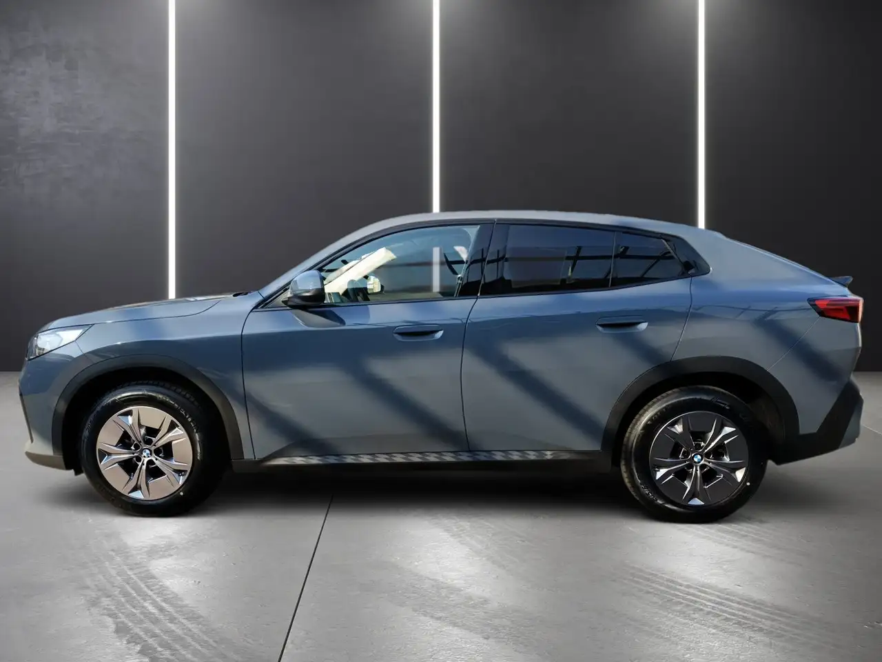 BMW iX2 eDrive20 DRIVING+PARKING-ASS.+SITZHEIZUNG+SONNENSC, миниатюра 7