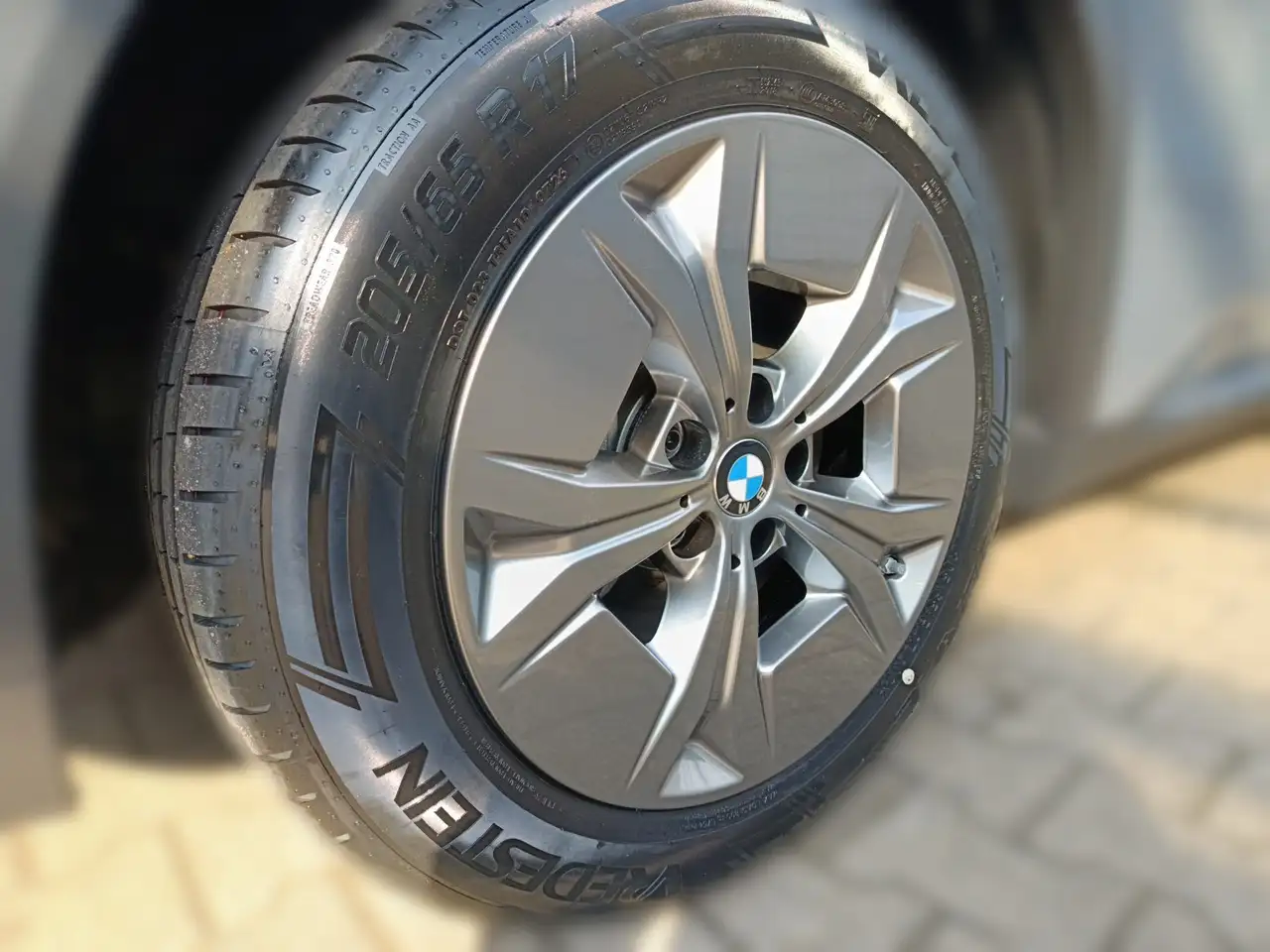 BMW iX2 eDrive20 DRIVING+PARKING-ASS.+SITZHEIZUNG+SONNENSC, миниатюра 9