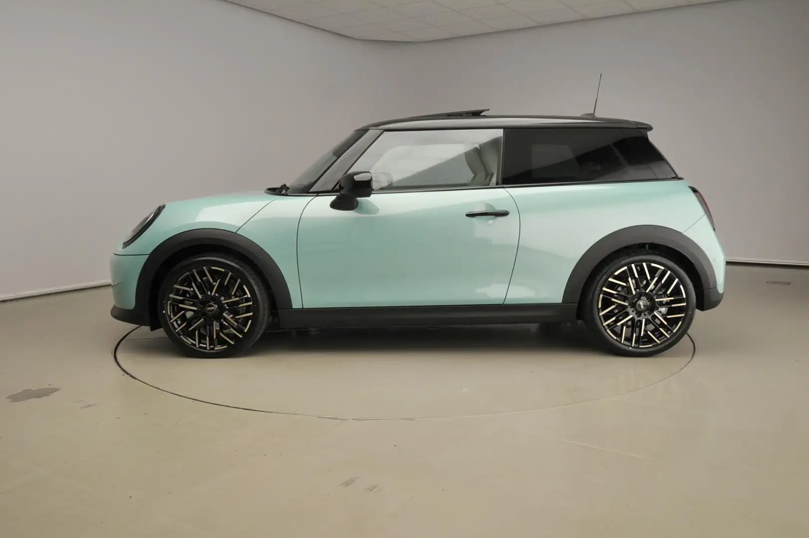 MINI Cooper C 3-deurs Automaat / Favoured Trim / Pakket M / Pano Zielony - 2