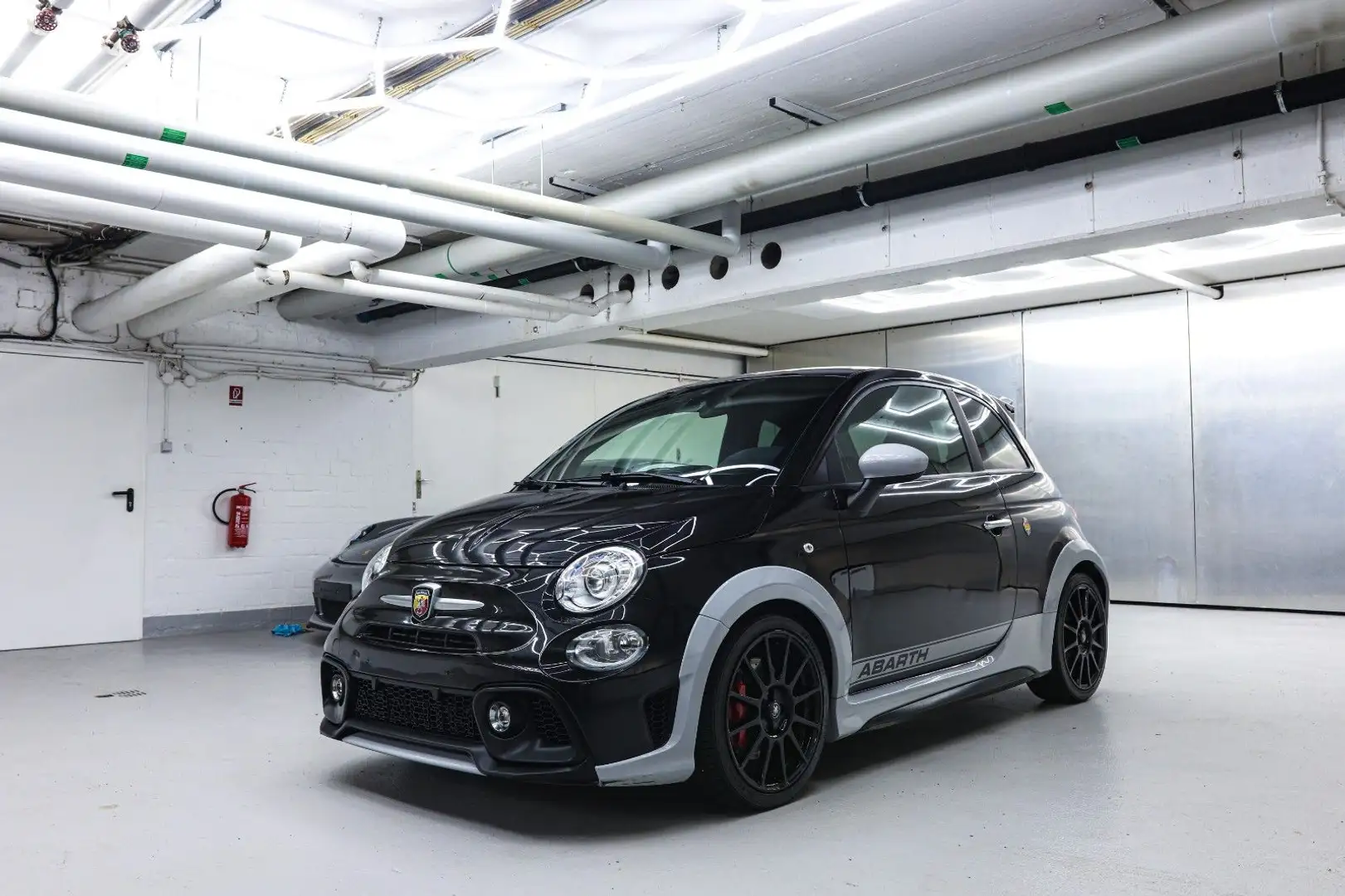 Abarth 695 70th anniversario Limited Edition Sabelt Schwarz - 1