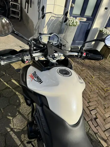 Triumph Tiger 800 - foto 8