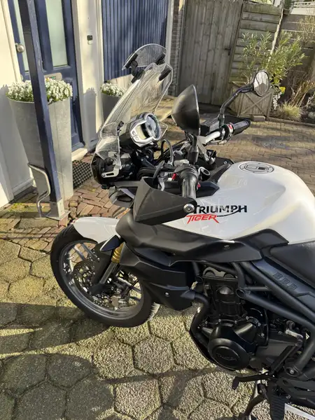 Triumph Tiger 800 - foto 2