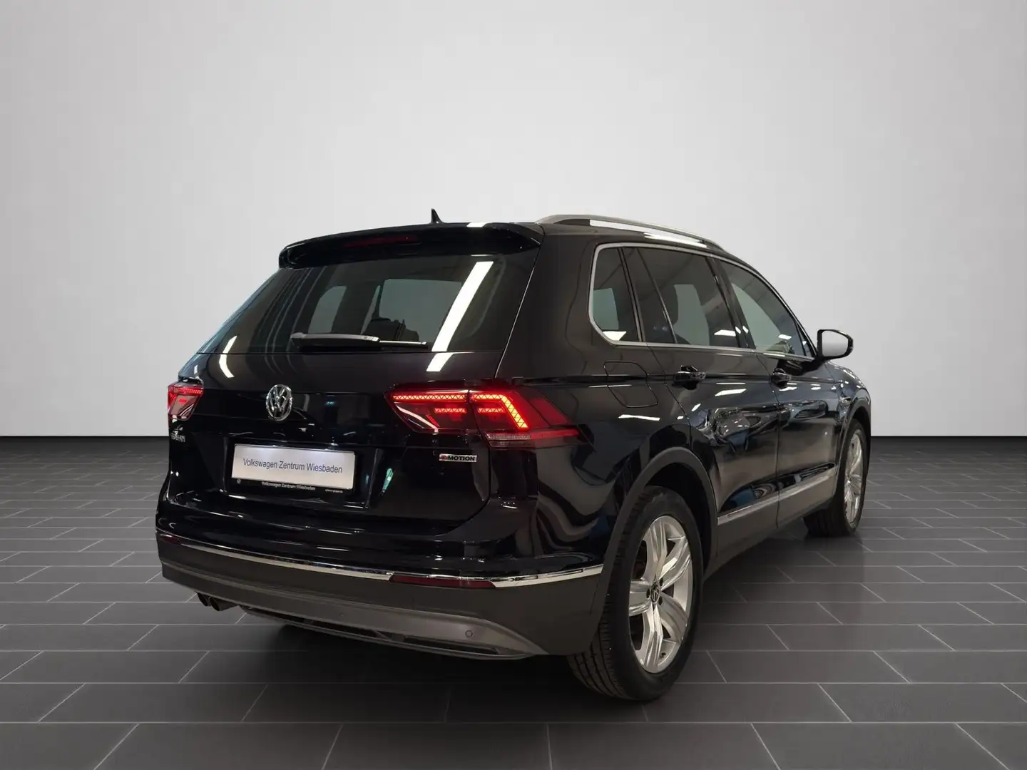Volkswagen Tiguan 2.0 TSI DSG 4M Highline, Navi, Sitzh., Pa Schwarz - 2