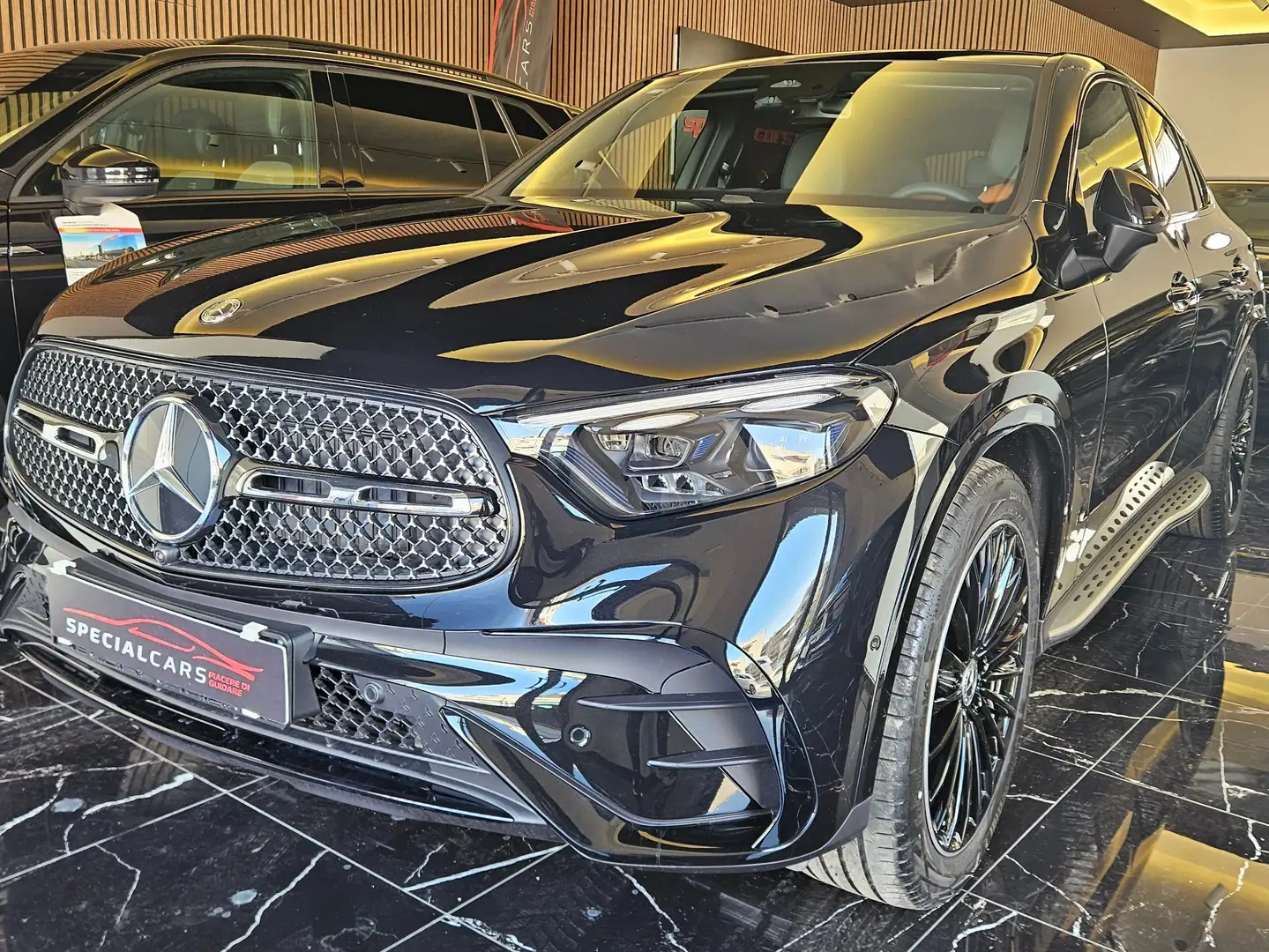 Mercedes-Benz GLC 300 d AMG Premium Plus 4matic auto Černá - 1