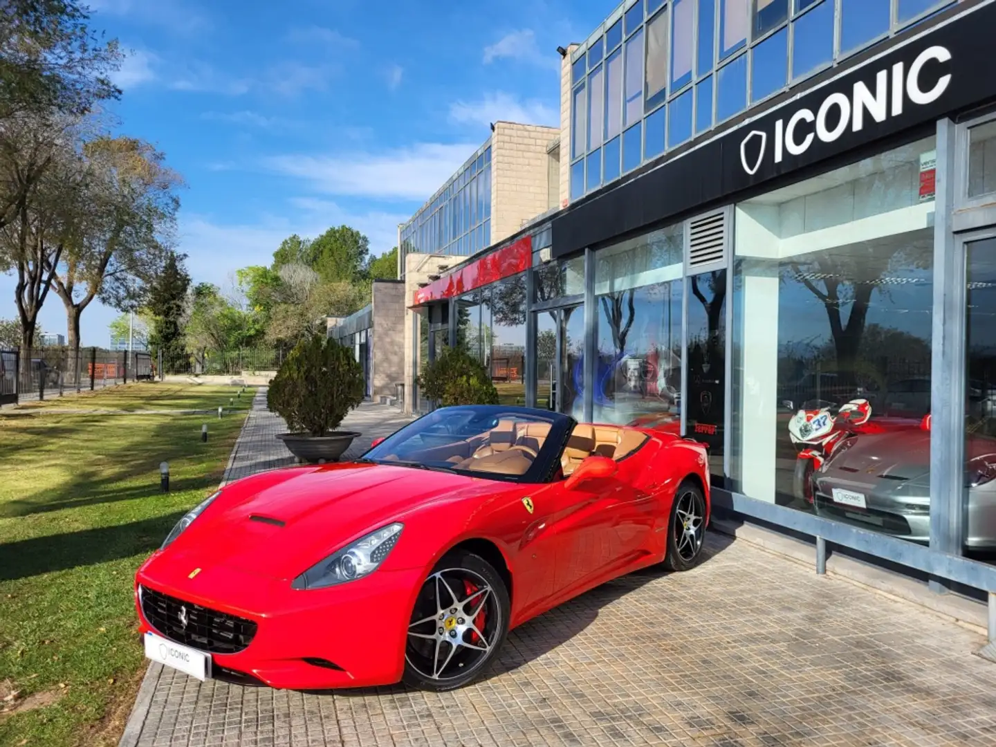 Ferrari California crvena - 1