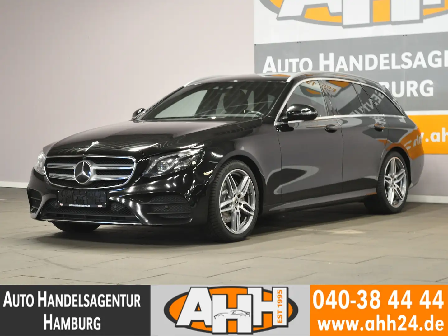 Mercedes-Benz E 220 d T AMG LEDERR|AHK|360|COMAND|VZE|LED| Negro - 1