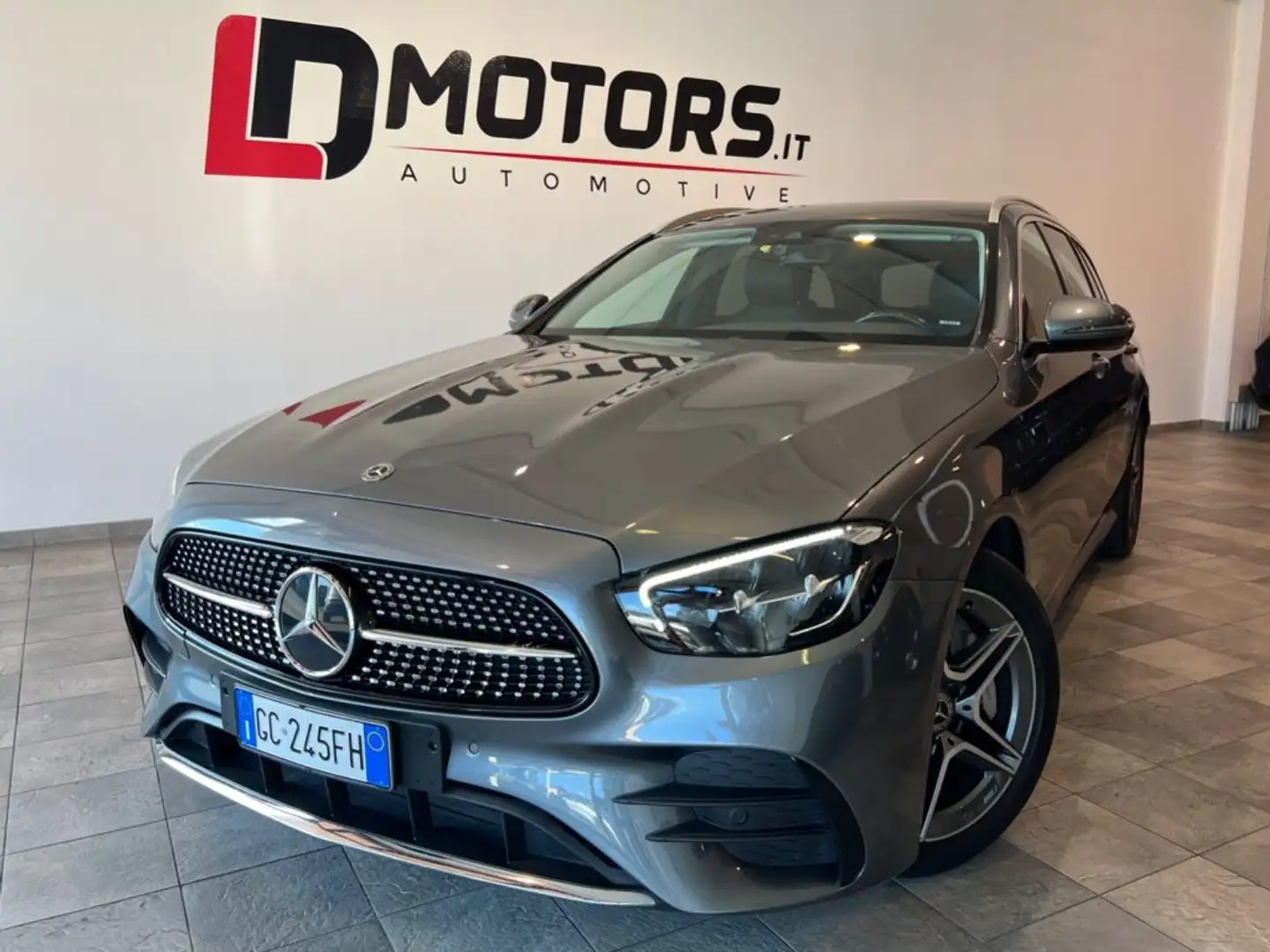 Mercedes-Benz E 300 de Auto EQ-Power Premium AMG Line Grigio - 2