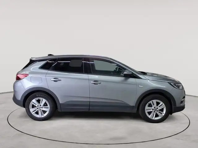 Opel Grandland X view 3