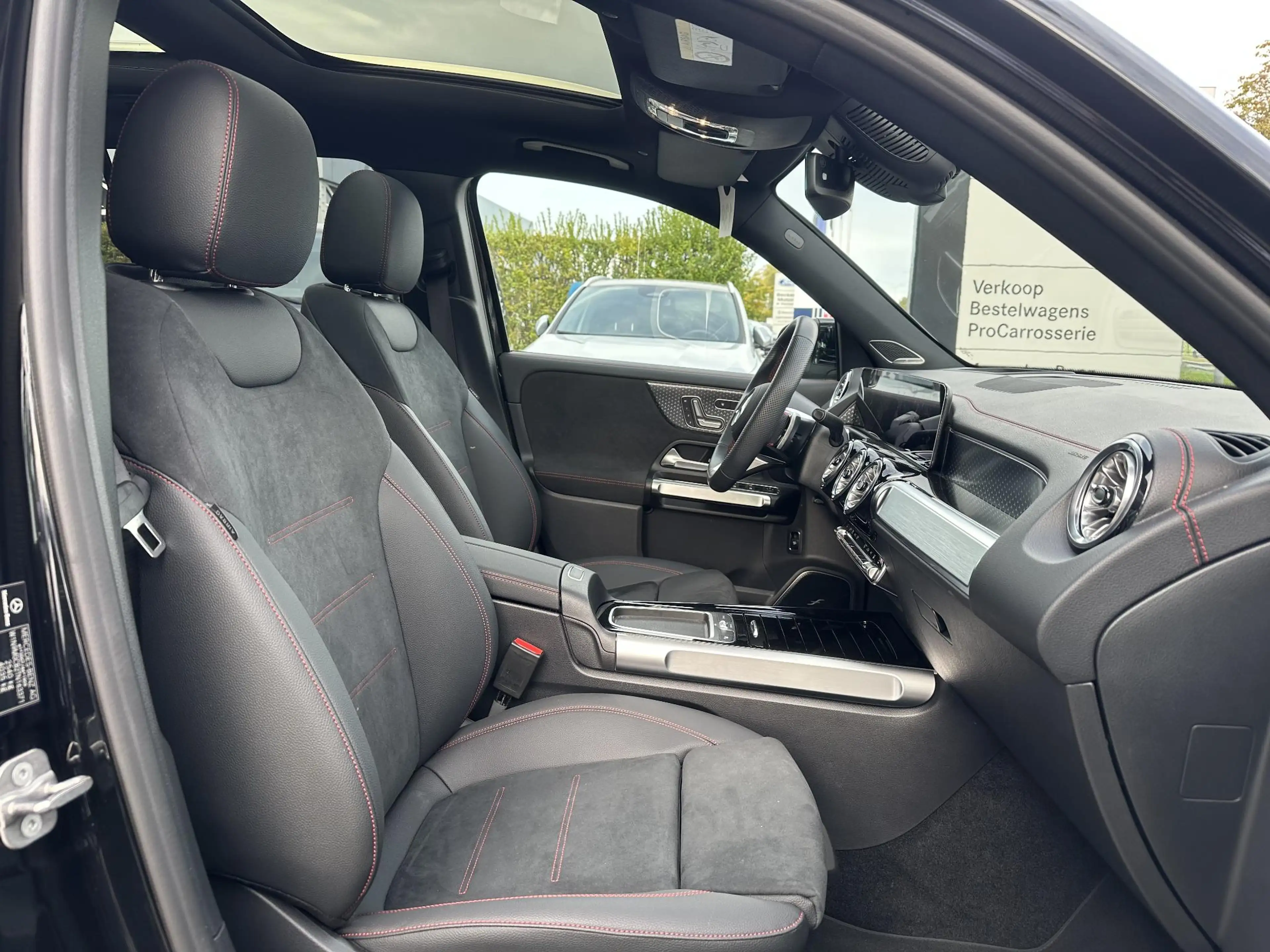 Mercedes-Benz EQB 250 250+ AMG Line — photo 2