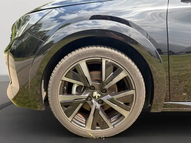 Peugeot 208 view 7