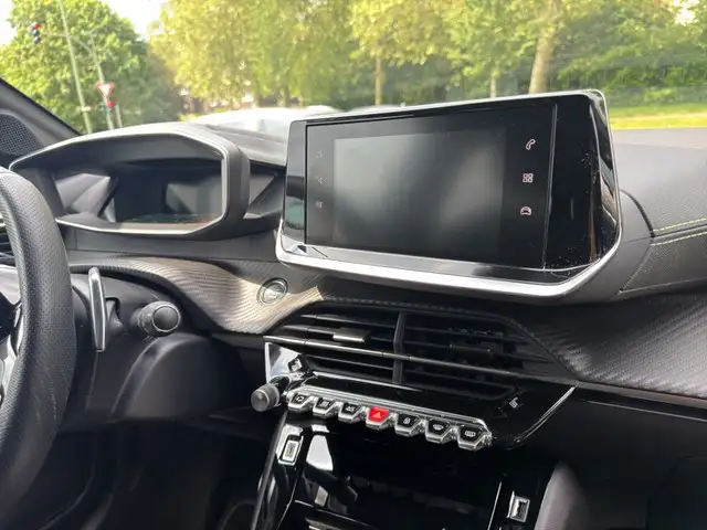 Peugeot 208 view 12