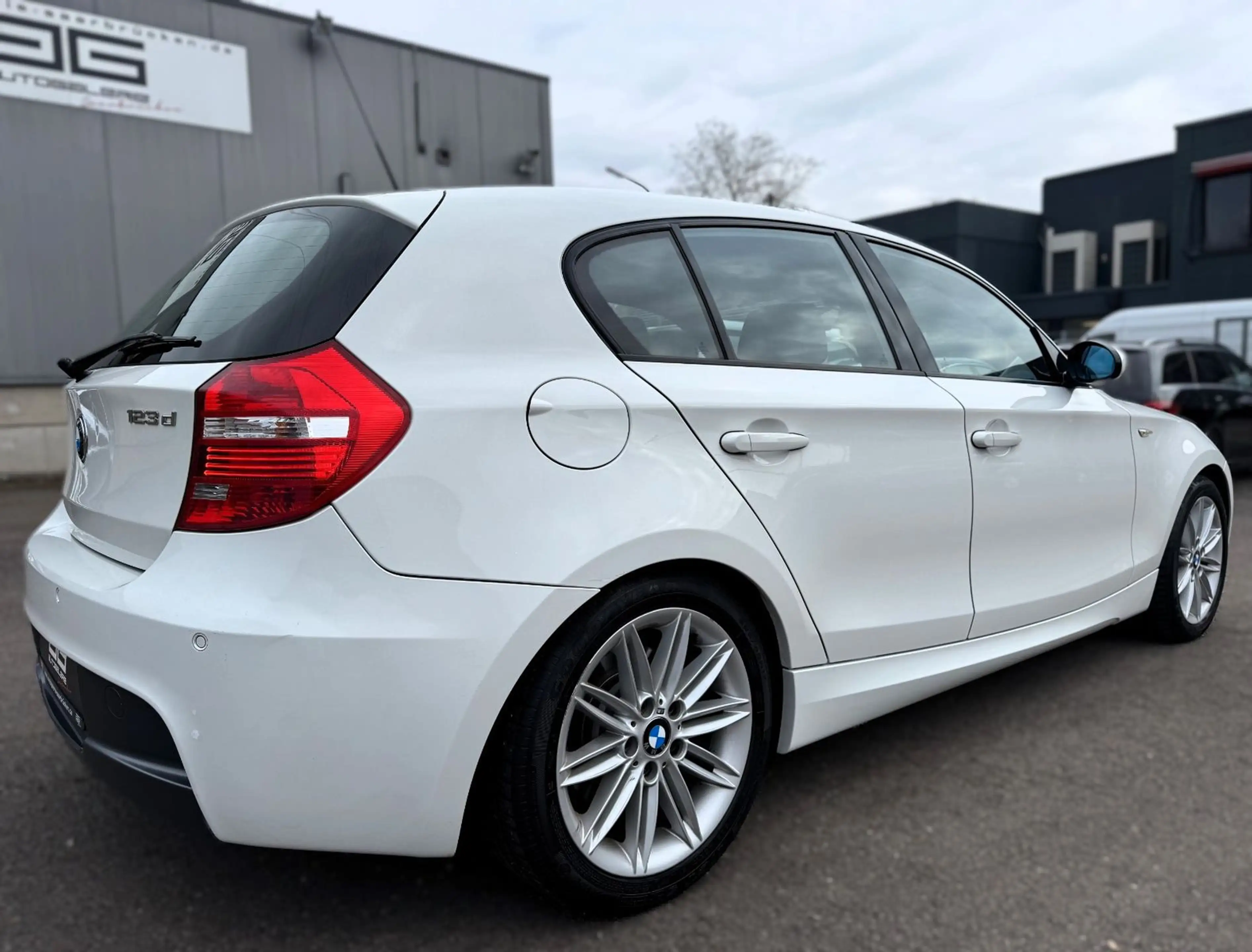 BMW 123 d M Paket *1.Hand/Bi-Xenon/Navi/Temp/5-Türig* — photo 6