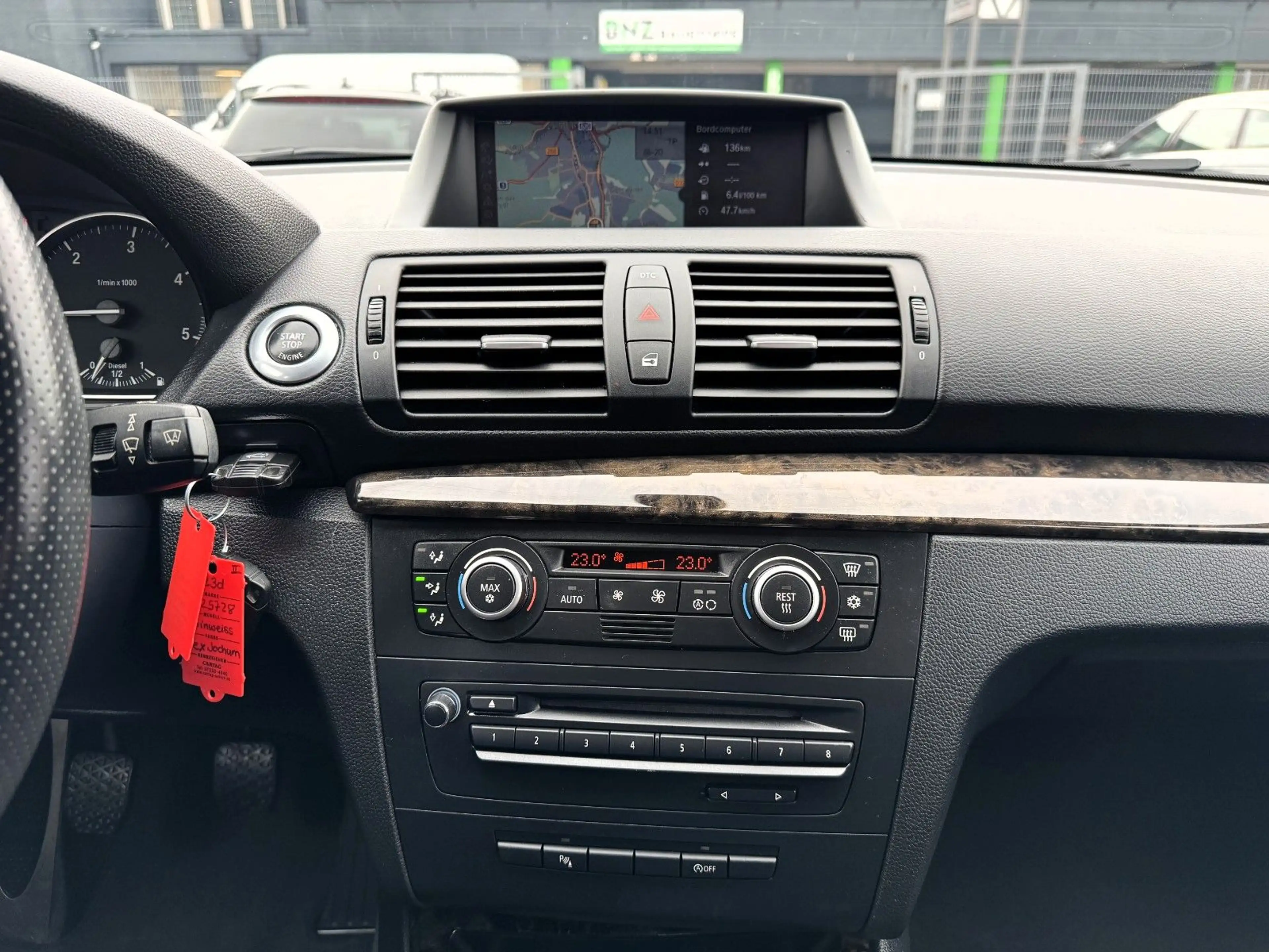 BMW 123 d M Paket *1.Hand/Bi-Xenon/Navi/Temp/5-Türig* — photo 11