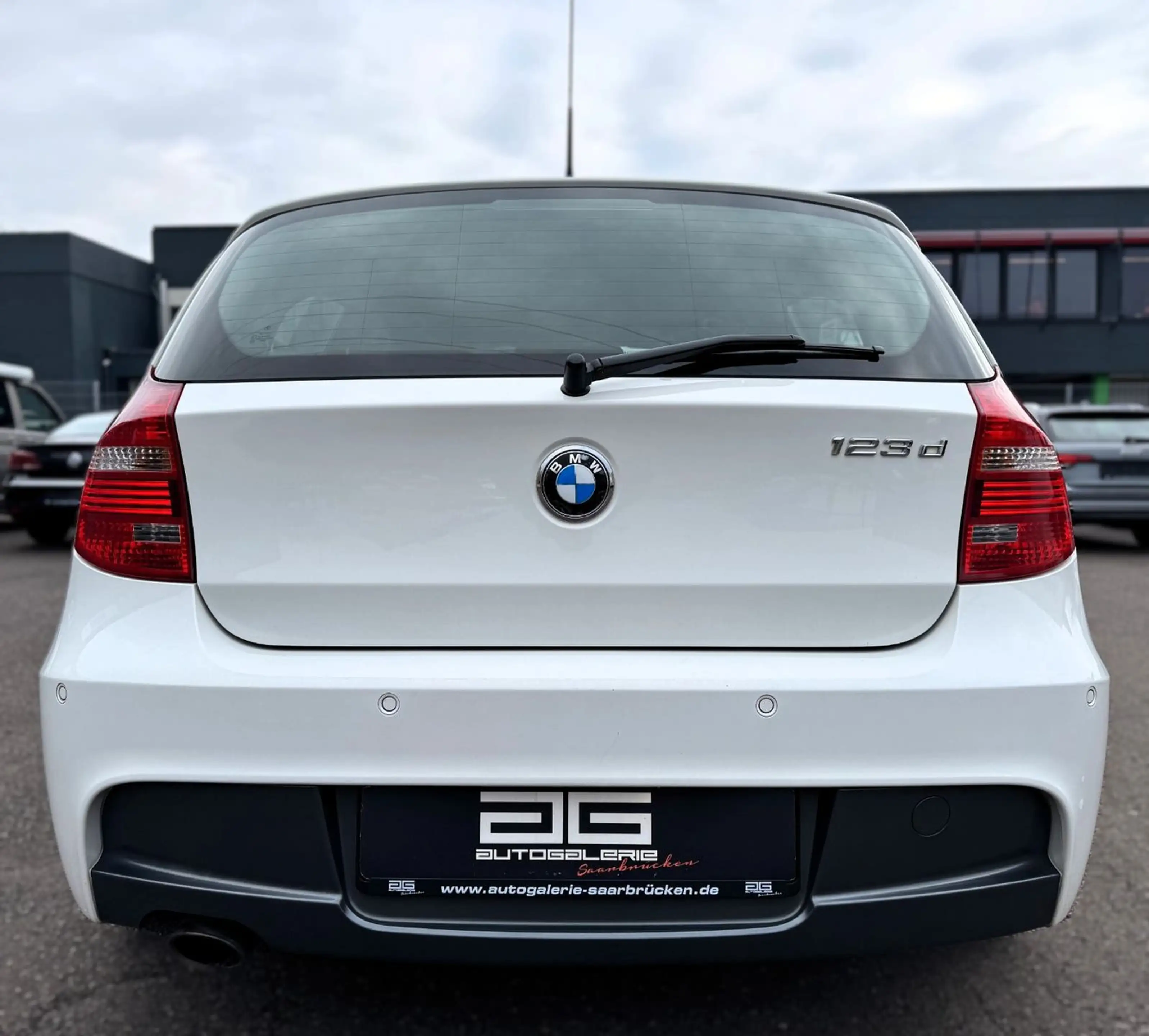 BMW 123 d M Paket *1.Hand/Bi-Xenon/Navi/Temp/5-Türig* — photo 5