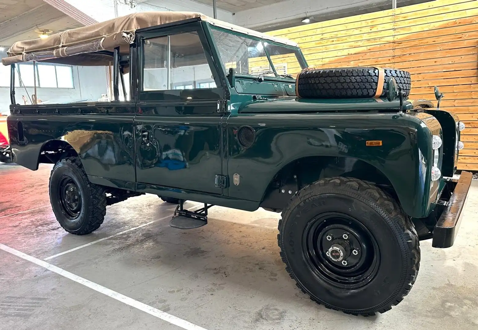 Land Rover Series 3 | Restauriert | Neuwertig | Revale#26 | Oldtimer Grün - 2
