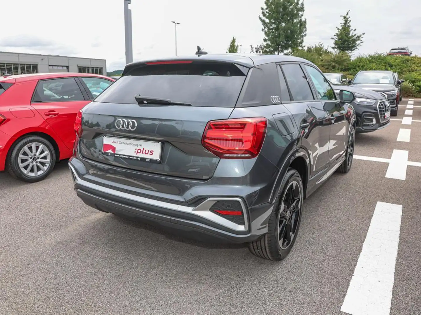 Audi Q2 S line 35TFSI S-tronic LEDER+MATRIX+SONOS+18` Grau - 2
