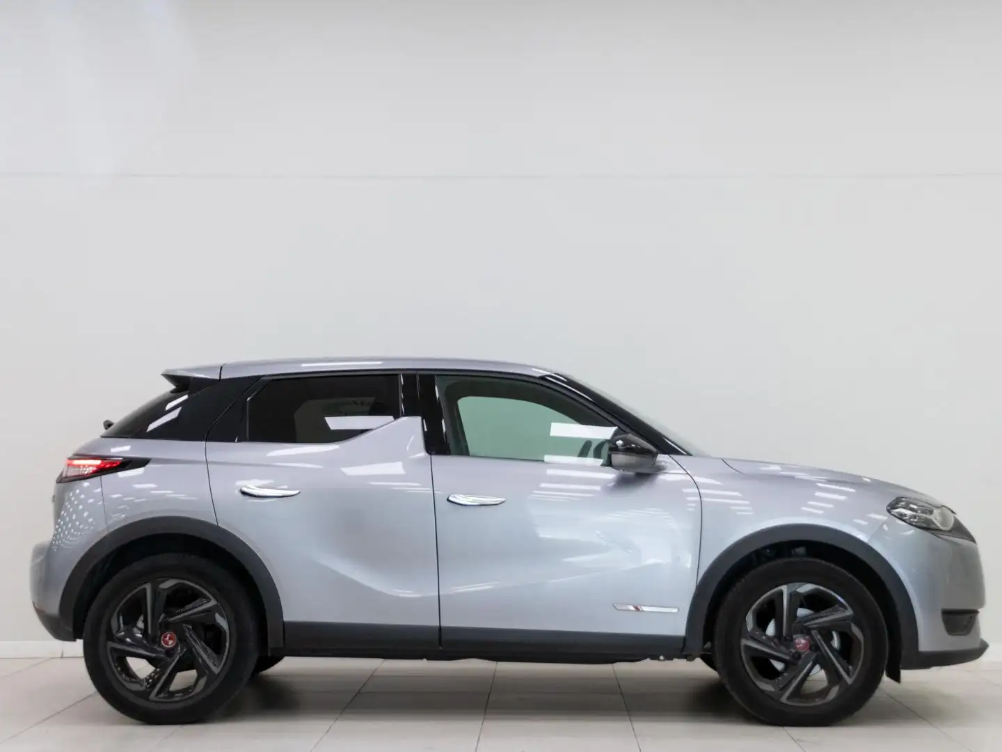 DS Automobiles DS 3 Crossback Puretech Performance Line + 130 Aut. Gris - 2