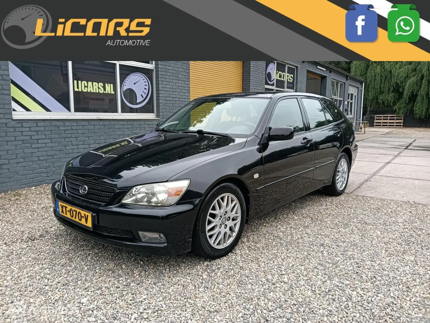Lexus IS 200 SportCross 155pk apk tm 4-2026 Schwarz - 1