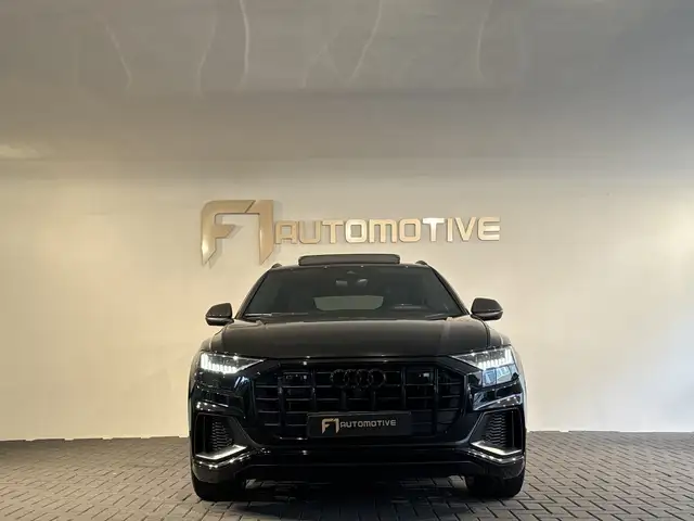 Audi Q8 view 3