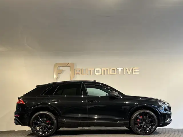 Audi Q8 view 11