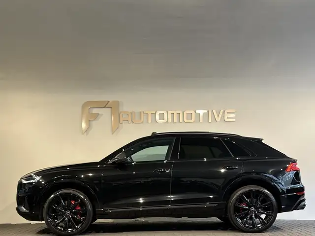 Audi Q8 view 12