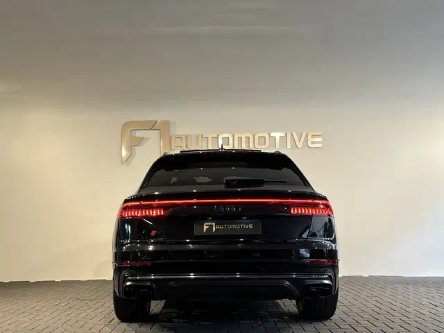 Audi Q8 view 8