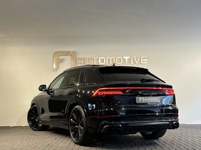 Audi Q8 view 9