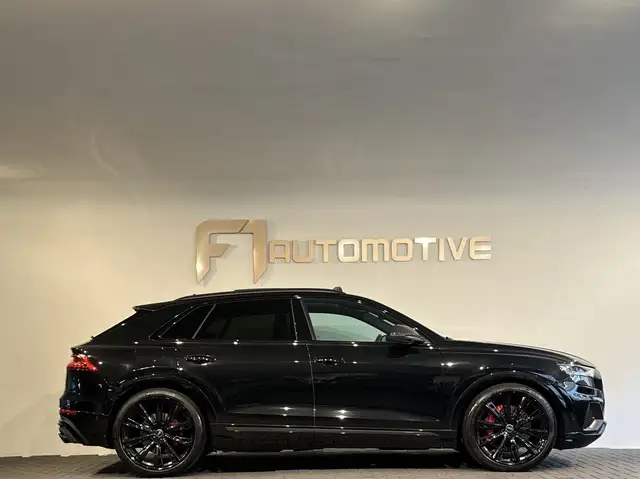 Audi Q8 view 10