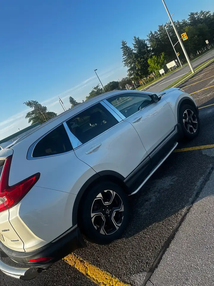 2017 Honda CR-V Touring — photo 1