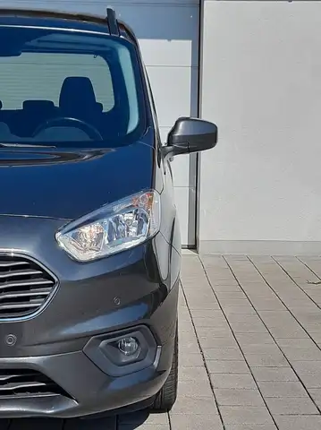 Ford Tourneo Courier Titanium/Navi/PDC/Kam/AudioP/5Sz