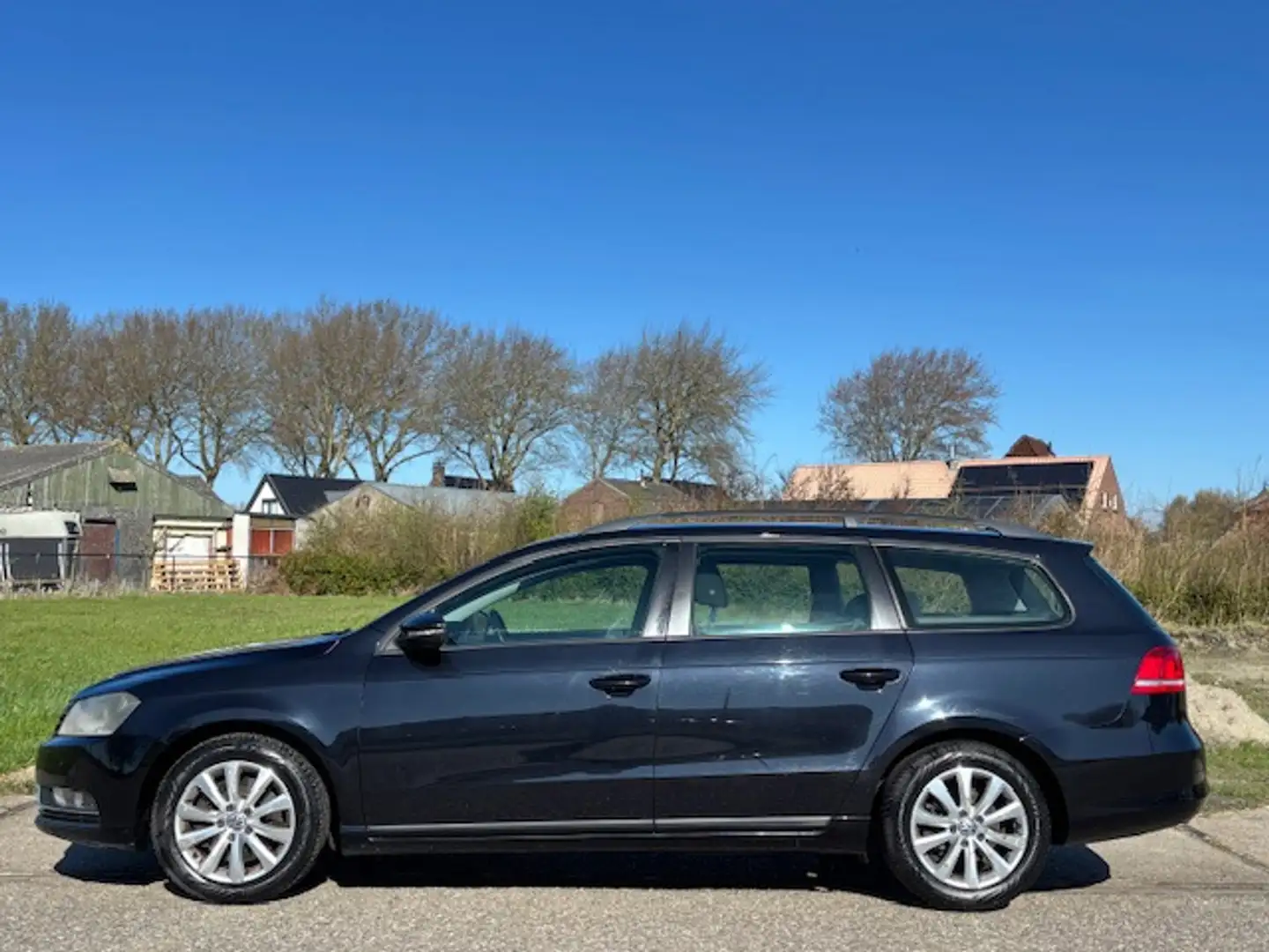 Volkswagen Passat Variant 1.6 TDI Trendline BlueMotion ECC Audio-CD/MP3 Navi Schwarz - 2