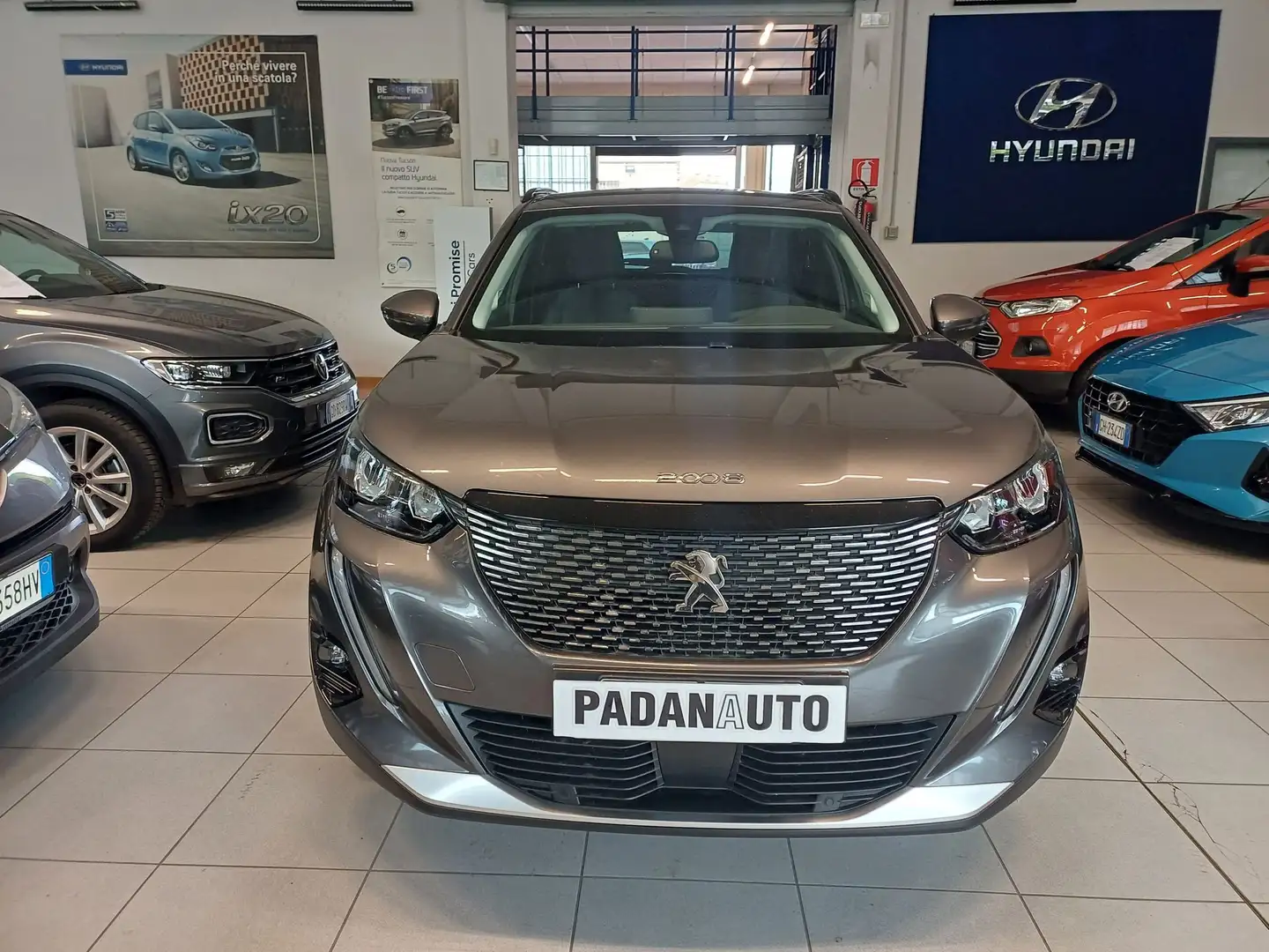 Peugeot 2008 PureTech 130 S&S Allure Grau - 1