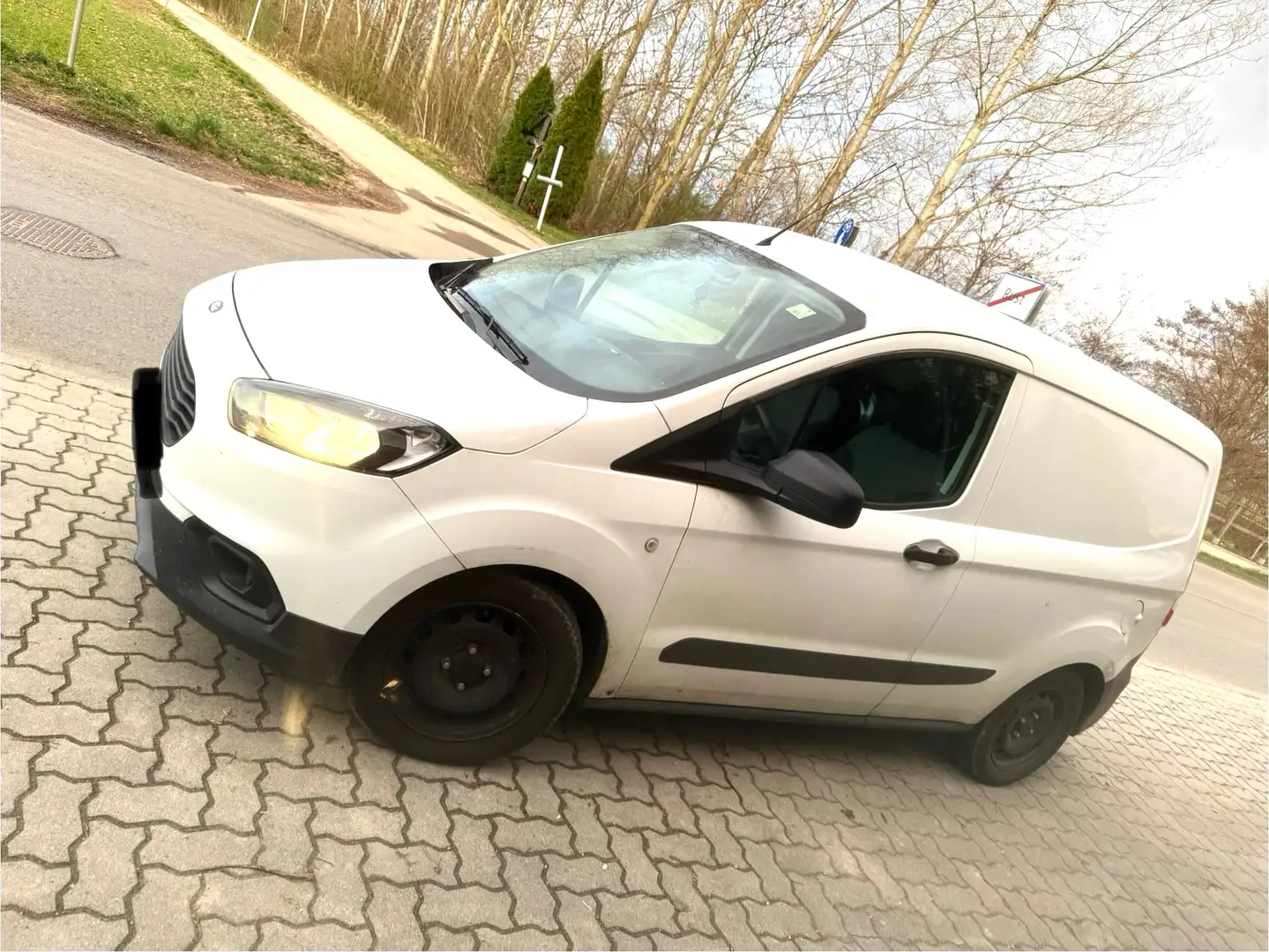 Ford Transit Courier Weiß - 2