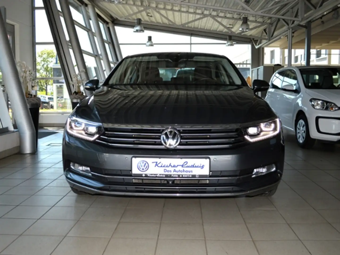 Volkswagen Passat 1.4 TSI Highline LED NAVI Area View Grau - 2